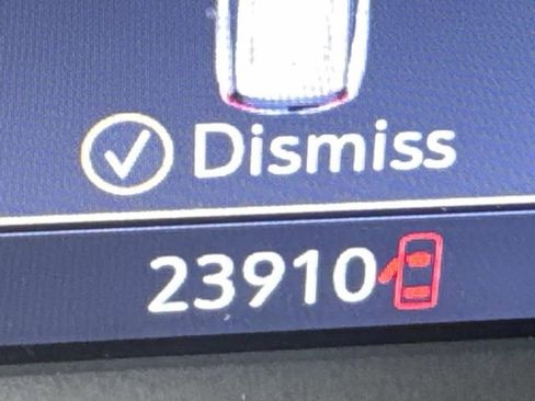 Used 2023 GMC Terrain SLT image 32