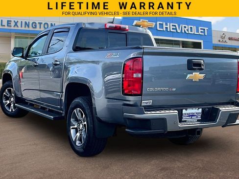 Used 2020 Chevrolet Colorado Z71 AWD/4WD image 2