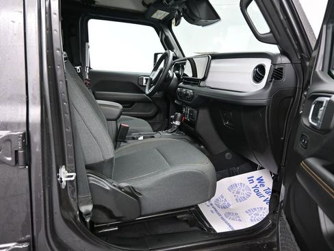 Used 2025 Jeep Wrangler Unlimited Sahara w/ Safety Group AWD/4WD image 19