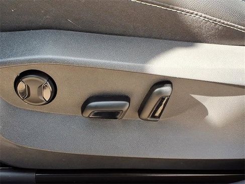 Used 2022 Volkswagen Taos SE image 9