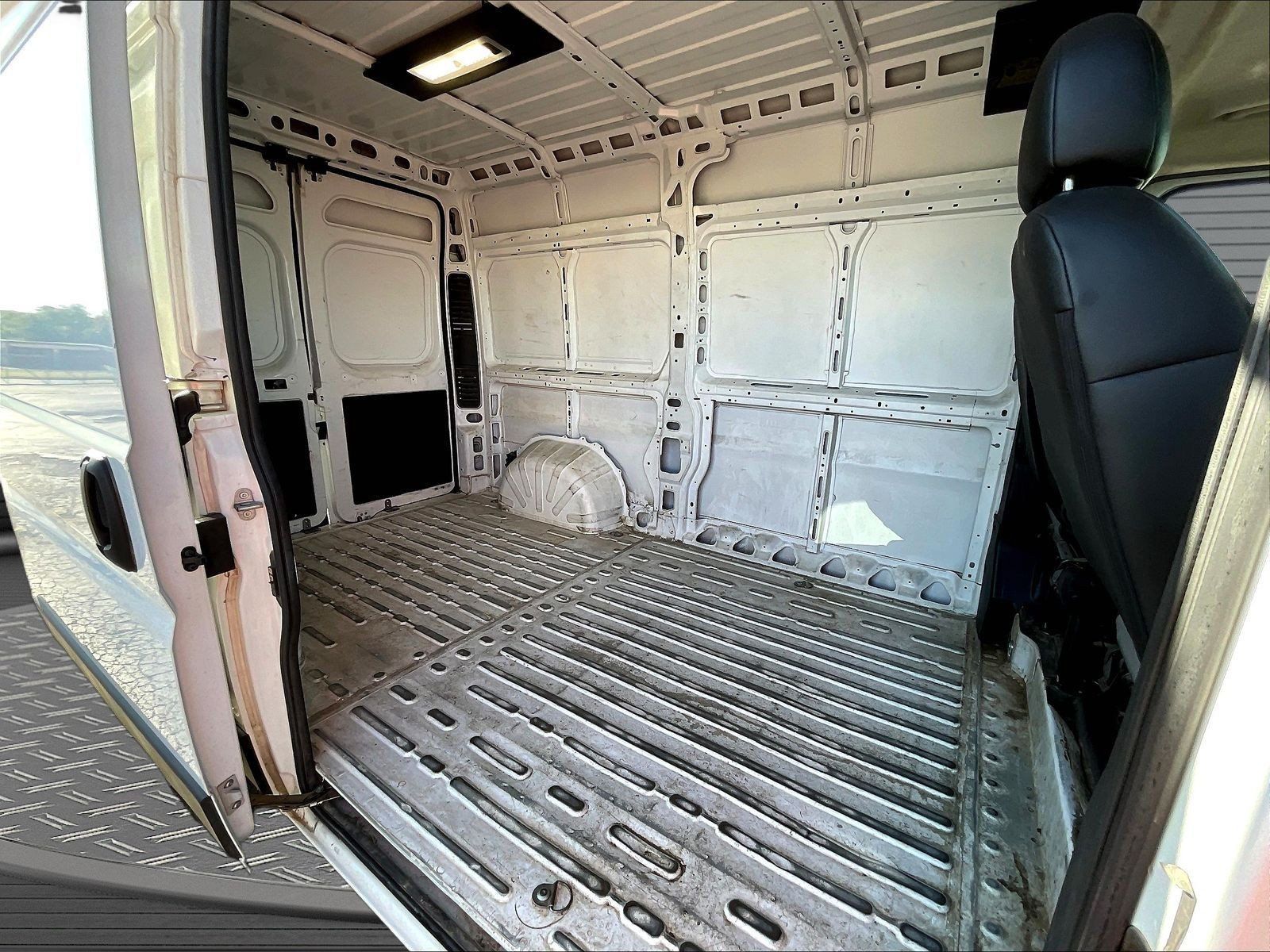 Used 2025 RAM ProMaster 2500 w/ Convenience Group FWD image 22