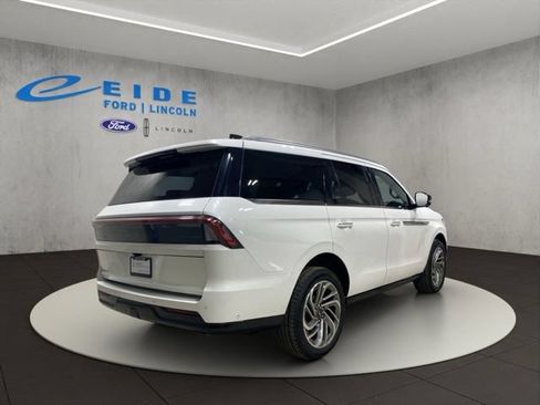 Certified 2025 Lincoln Navigator Reserve AWD/4WD image 10