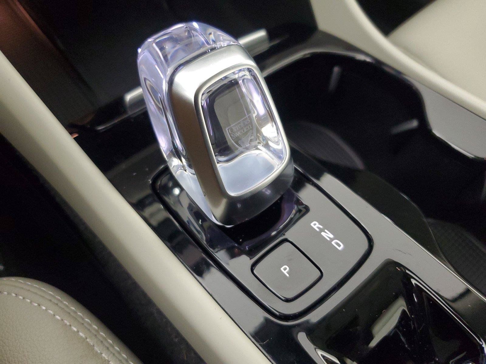 Certified 2024 Volvo XC40 B5 Plus w/ Climate Package AWD/4WD image 32