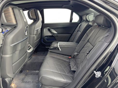 Used 2024 BMW i7 eDrive50 w/ M Sport Package image 50