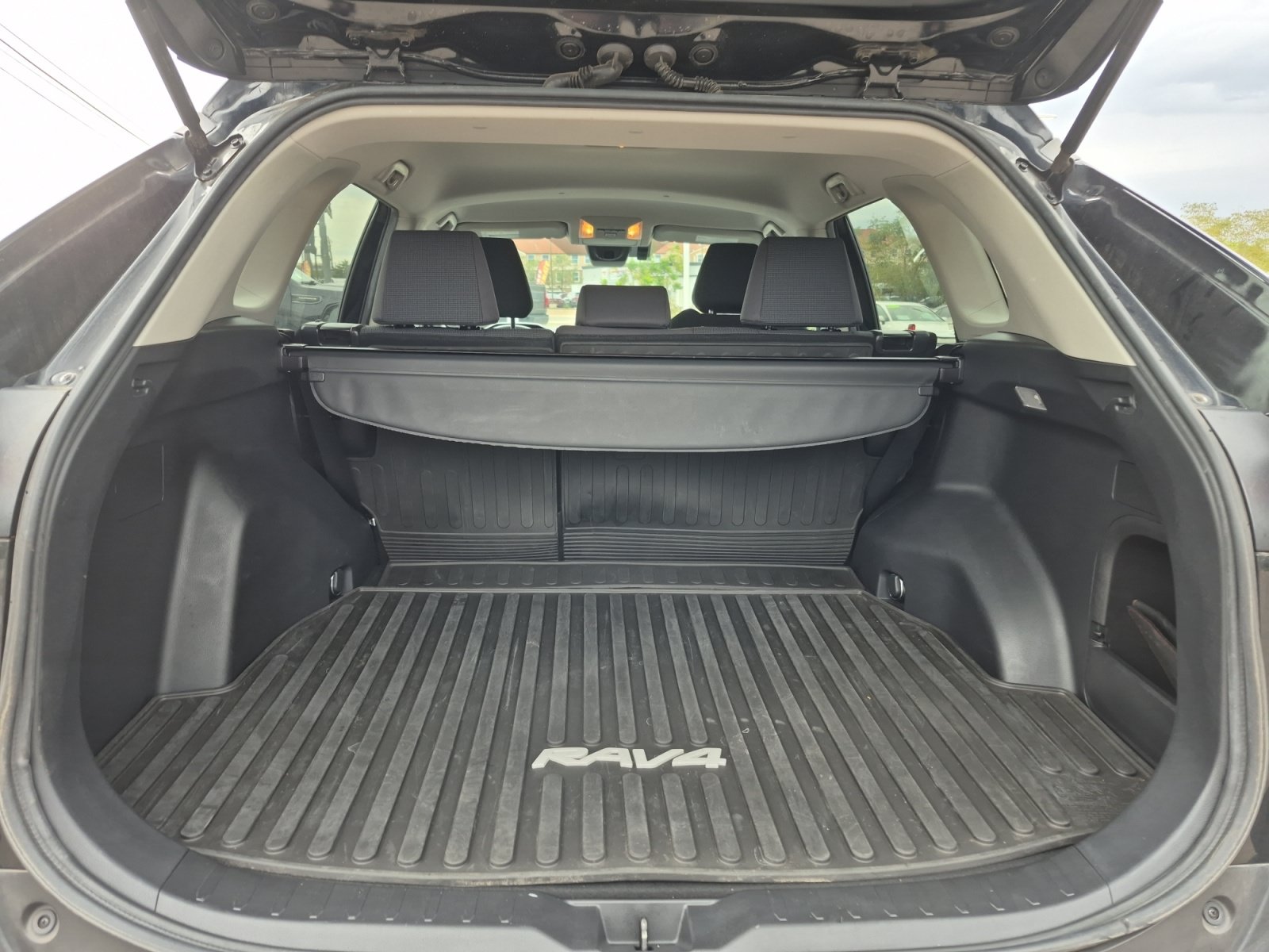 Used 2020 Toyota RAV4 LE w/ All Weather Liner Package AWD/4WD image 21