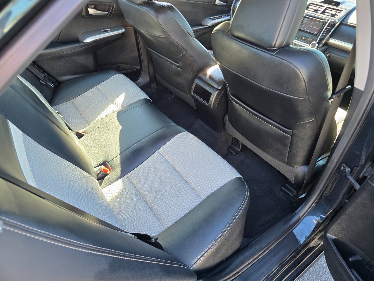 Used 2012 Toyota Camry SE FWD image 25