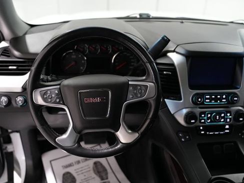 Used 2020 GMC Yukon XL SLT AWD/4WD image 18