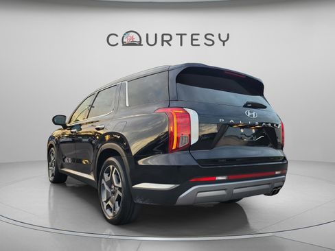 Certified 2023 Hyundai Palisade Limited FWD image 3