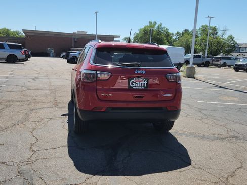Used 2020 Jeep Compass Latitude AWD/4WD image 8