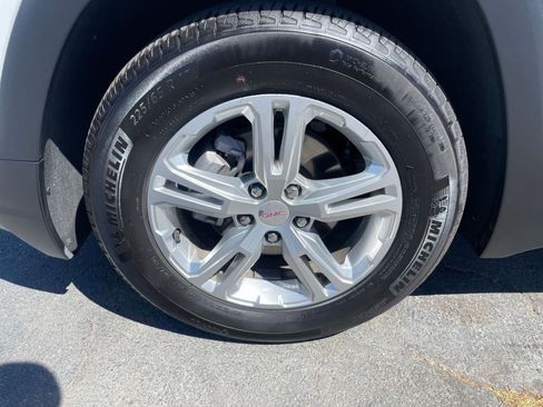 Used 2024 GMC Terrain SLE image 30