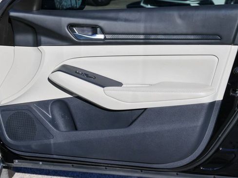 Used 2025 Nissan Altima 2.5 SV image 13