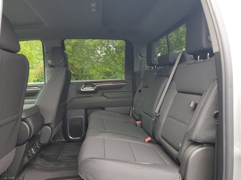 New 2026 GMC Sierra 2500 SLE w/ SLE Value Package; AWD/4WD image 11