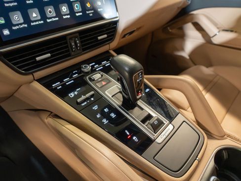Certified 2023 Porsche Cayenne Coupe AWD/4WD image 26