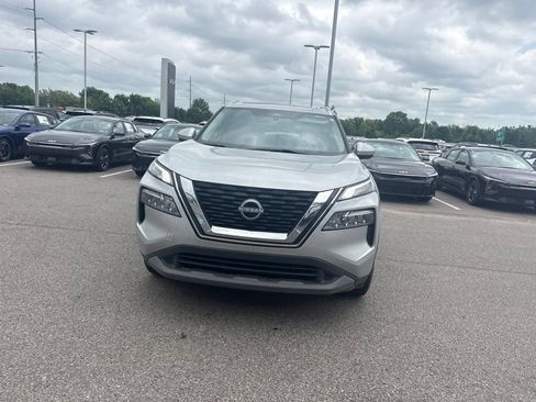Used 2023 Nissan Rogue SV w/ SV Premium B Package FWD image 4