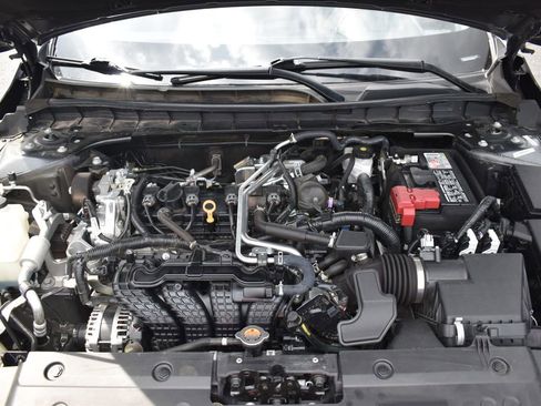 Used 2025 Nissan Altima 2.5 SV FWD image 12
