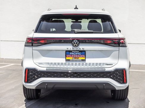 New 2026 Volkswagen Tiguan SEL R-Line image 4
