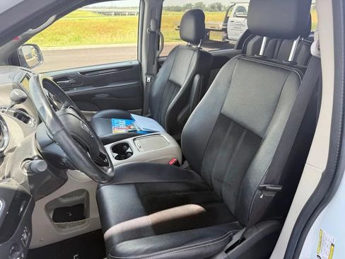 Used 2018 Dodge Grand Caravan SXT w/ Driver Convenience Group FWD image 12