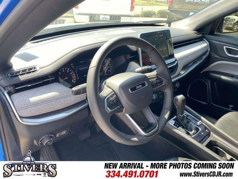 Used 2025 Jeep Compass Latitude image 22