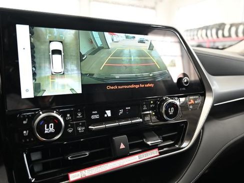 New 2026 Toyota Highlander Platinum AWD/4WD image 18