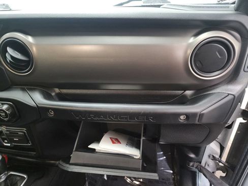 Used 2019 Jeep Wrangler Sport AWD/4WD image 29