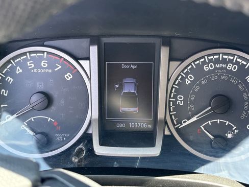 Used 2017 Toyota Tacoma SR5 w/ Tow Package image 18