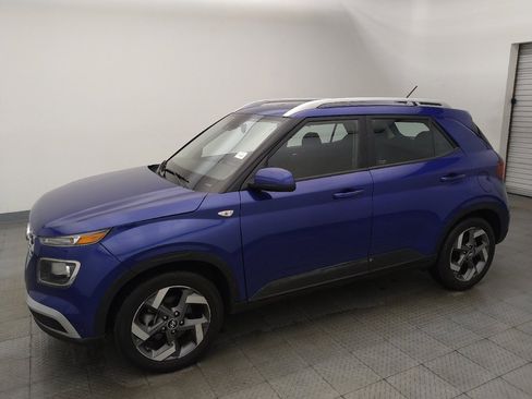 Used 2025 Hyundai Venue SEL FWD image 2