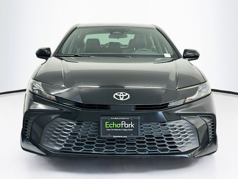 Used 2025 Toyota Camry SE FWD image 2