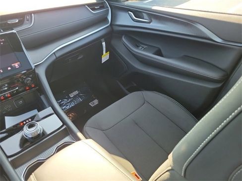 New 2025 Jeep Grand Cherokee L Laredo w/ Luxury Tech Group I image 15