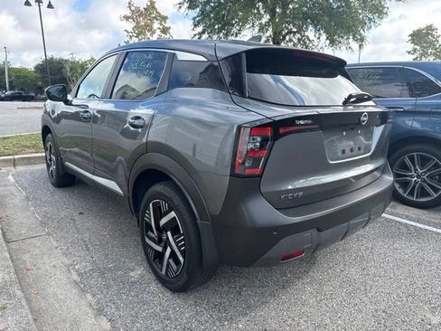 Used 2025 Nissan Kicks SV FWD image 8