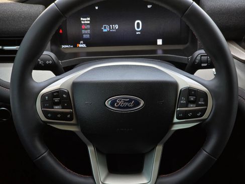 Used 2025 Ford Explorer Active RWD image 14