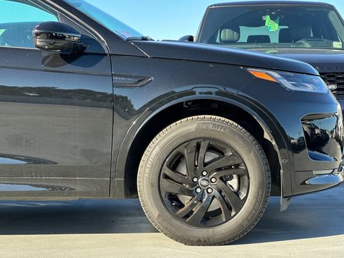 Used 2025 Land Rover Discovery Sport S image 36