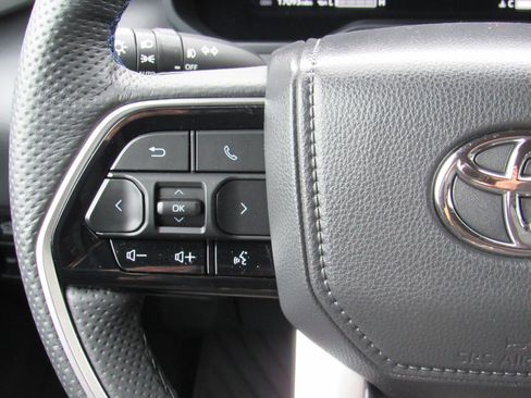 Used 2025 Toyota Tundra Platinum AWD/4WD image 19