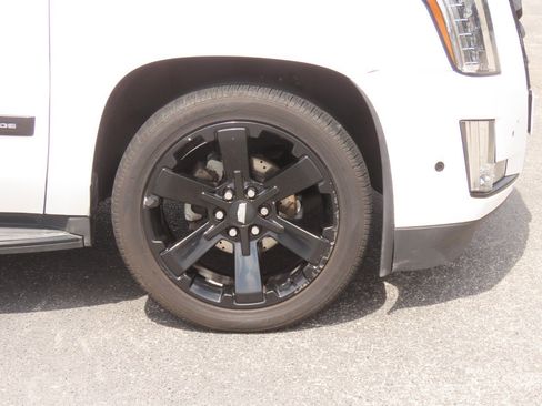 Used 2017 Cadillac Escalade ESV 2WD image 9