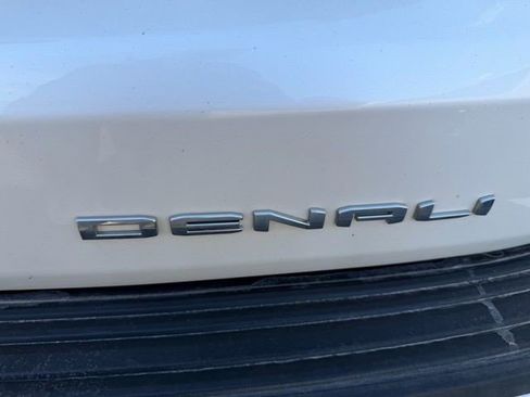 Certified 2022 GMC Yukon XL Denali image 12