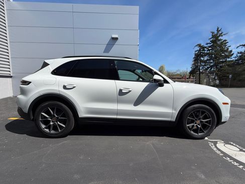 Certified 2025 Porsche Cayenne AWD/4WD image 12