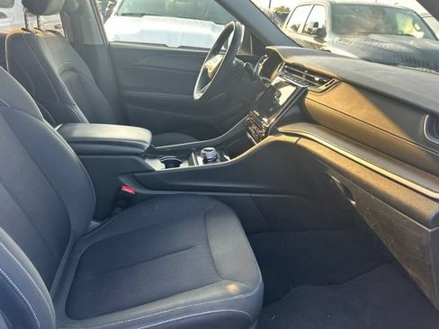 Used 2024 Jeep Grand Cherokee L Laredo AWD/4WD image 7