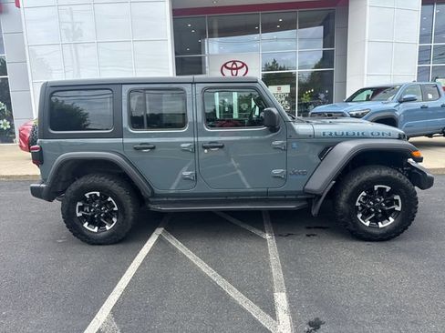 Used 2024 Jeep Wrangler Unlimited Rubicon 4xe w/ Convenience Group AWD/4WD image 2
