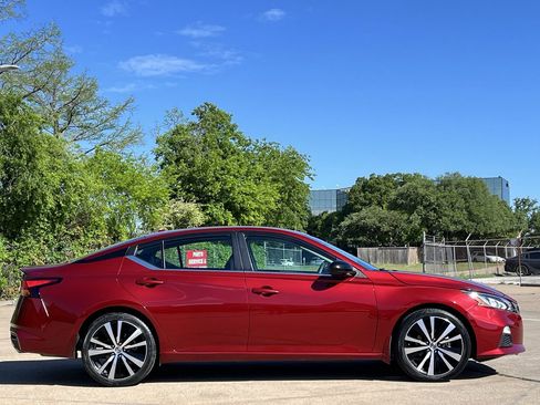 Used 2021 Nissan Altima 2.5 SR FWD image 3