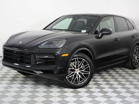 Certified 2025 Porsche Cayenne image 1