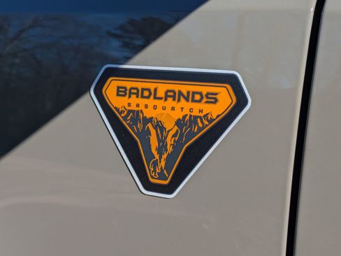 New 2025 Ford Bronco Badlands image 9