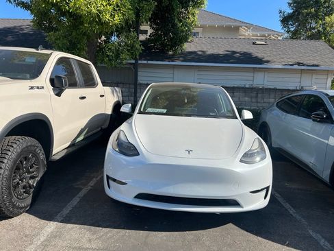 Used 2023 Tesla Model Y Performance AWD/4WD image 16