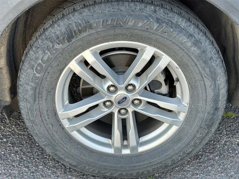 Used 2020 Ford Explorer XLT w/ Equipment Group 202A image 6