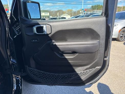 Used 2023 Jeep Gladiator Willys image 29