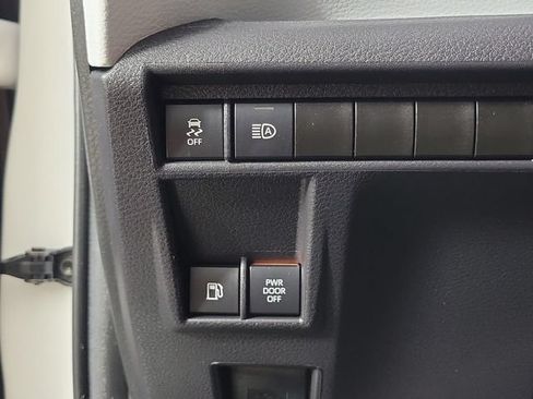 Used 2026 Toyota Sienna XLE FWD image 24