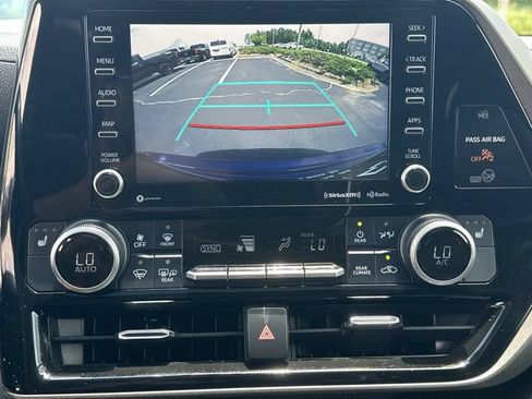 Used 2021 Toyota Highlander XLE AWD/4WD image 14