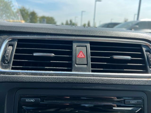 Used 2014 Volkswagen Jetta SE FWD image 16