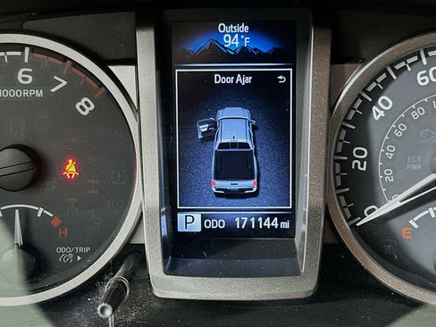 Used 2018 Toyota Tacoma SR5 image 18