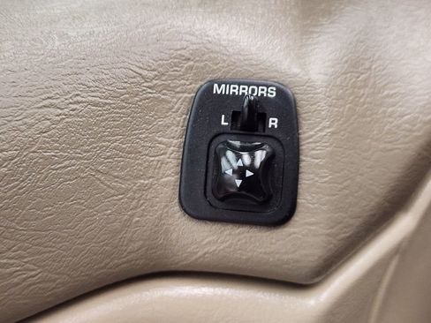 Used 2004 Ford Taurus SE image 11