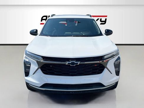 Used 2026 Chevrolet Trax RS w/ Sunroof Package FWD image 2