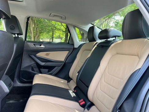 Used 2019 Volkswagen Jetta SEL Premium FWD image 17